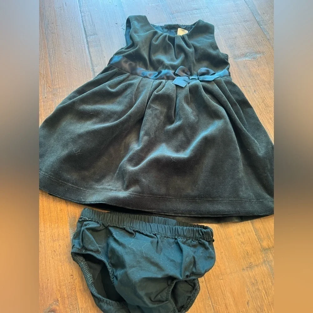 🌟SALE🌟 Carters emerald green dress with bottoms size 9 Months
